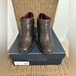 Ankle Booties in brown genuine leather